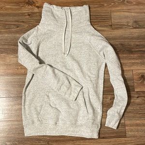 NWOT Juniors Heather Gray L Plush Sweatshirt
